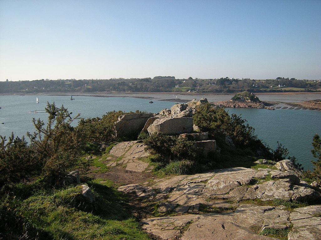 Rive droite du Trieux plage de Ploubazlanec - accessible en TAXI ou VTC